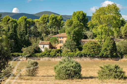 A vendre à Vaugines, Domaine agricole, Bastide d'exception, ferme, magnanerie sur 33 hectares