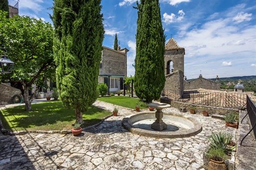 Vaison-La-Romaine – A character property with a garden enjoying a superb view