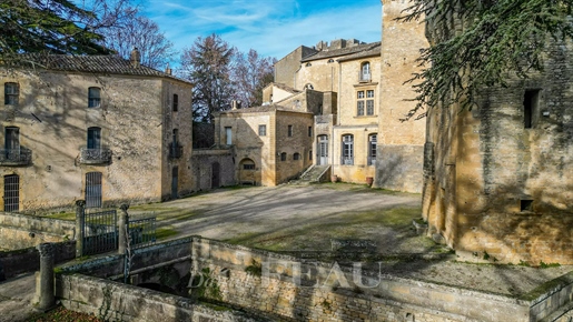 Vers-Pont-Du Gard - Ein außergewöhnliches Anwesen von über 400 Hektar