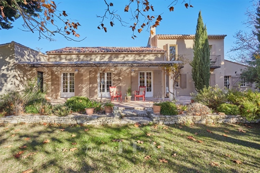 Lourmarin – A renovated 5-bed property