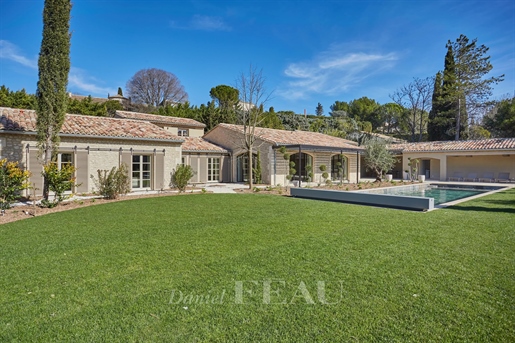 Maussane-Les-Alpilles - An entirely renovated 6-bed property