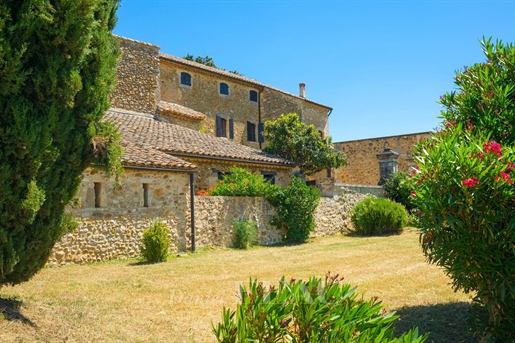 Drôme provençale - Mas avec vignes