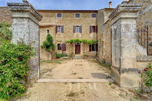 Drôme Provençale – A delightful period property with vineyards