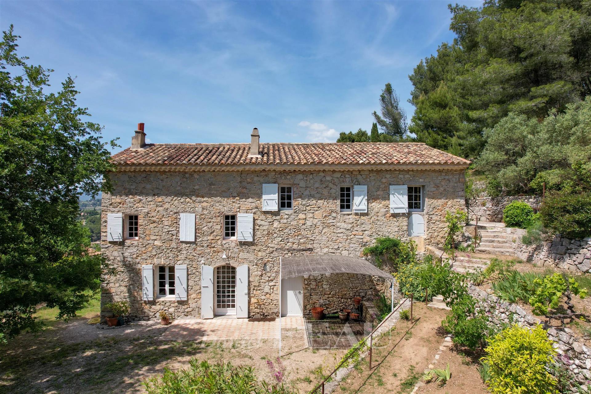 Le Beausset – A period property 15 min from the beaches