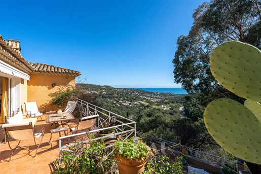 Cavalaire – A villa enjoying a sea view
