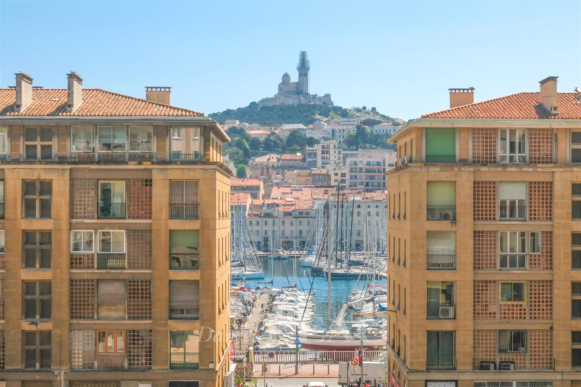 Marseille 2nd District – A 3-bed apartment in a prime location