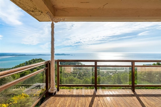 Carqueiranne – Een onder architectuur gebouwde villa met uitzicht op zee