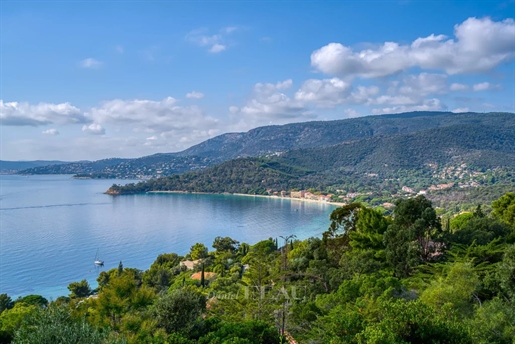 Le Lavandou Cap Nègre – A superb villa commanding an open sea view