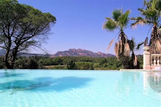 Roquebrune-Sur-Argens - A superb property in 2 hectares