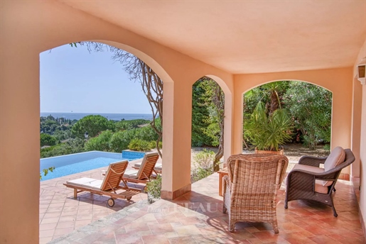 Cavalaire – A 4-bed villa enjoying a sea view