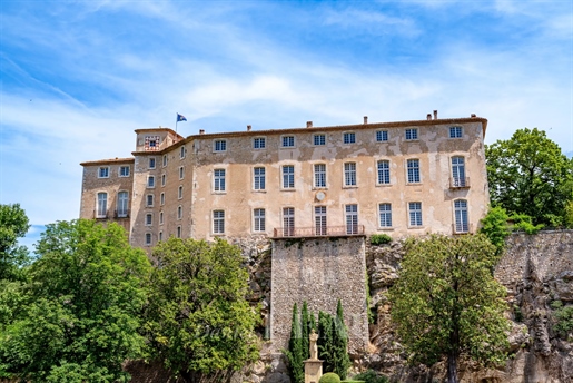 Entrecasteaux – An exceptional property with 11th century origins