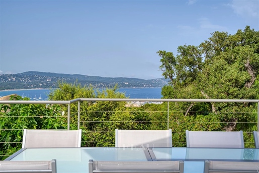 Cavalaire – A peaceful villa enjoying a view of the sea