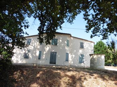 Vinařská nemovitost s apelací Cote de Duras 272acres 
