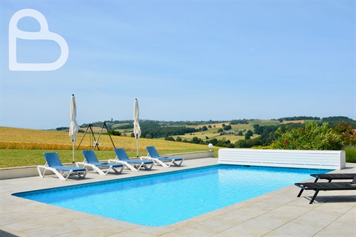 Maison spacieuse avec belle vue, terrasses couvertes et piscine
