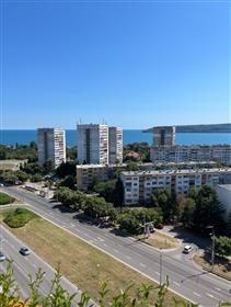 Panoramisch appartement met vier slaapkamers in Varna-Bulgarije, regio Briz.