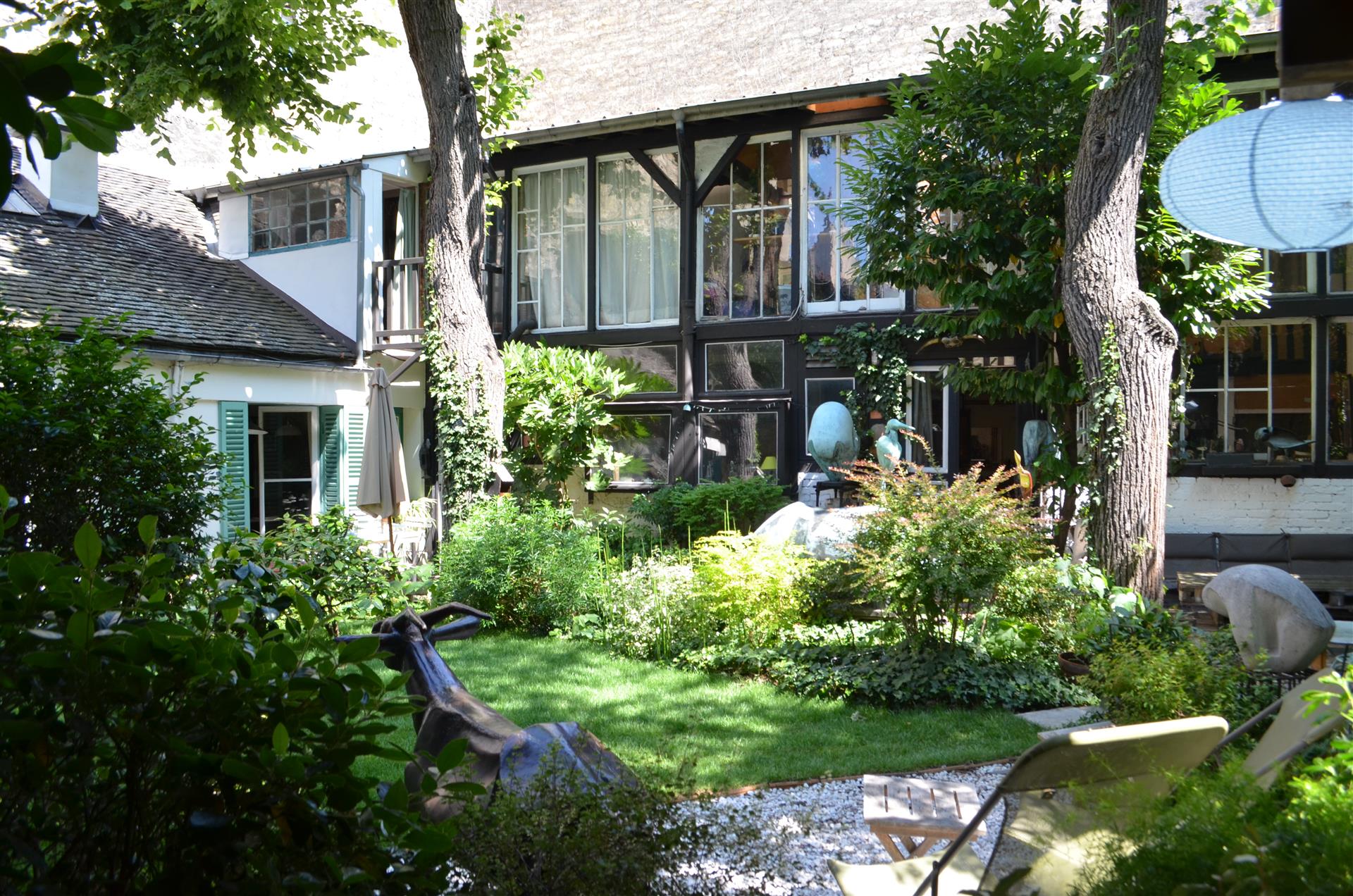 Haus und Werkstatt im Grünen