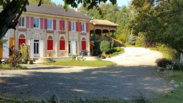 Obnovljena kuća velikog gospodara južno od grada Hautes-Alpes