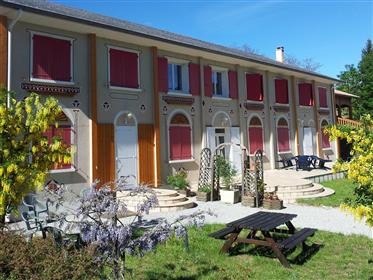 Obnovljena kuća velikog gospodara južno od grada Hautes-Alpes