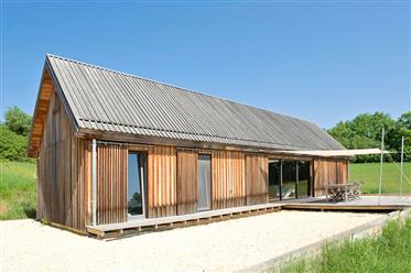 Ecológica casa Salviac de madeira