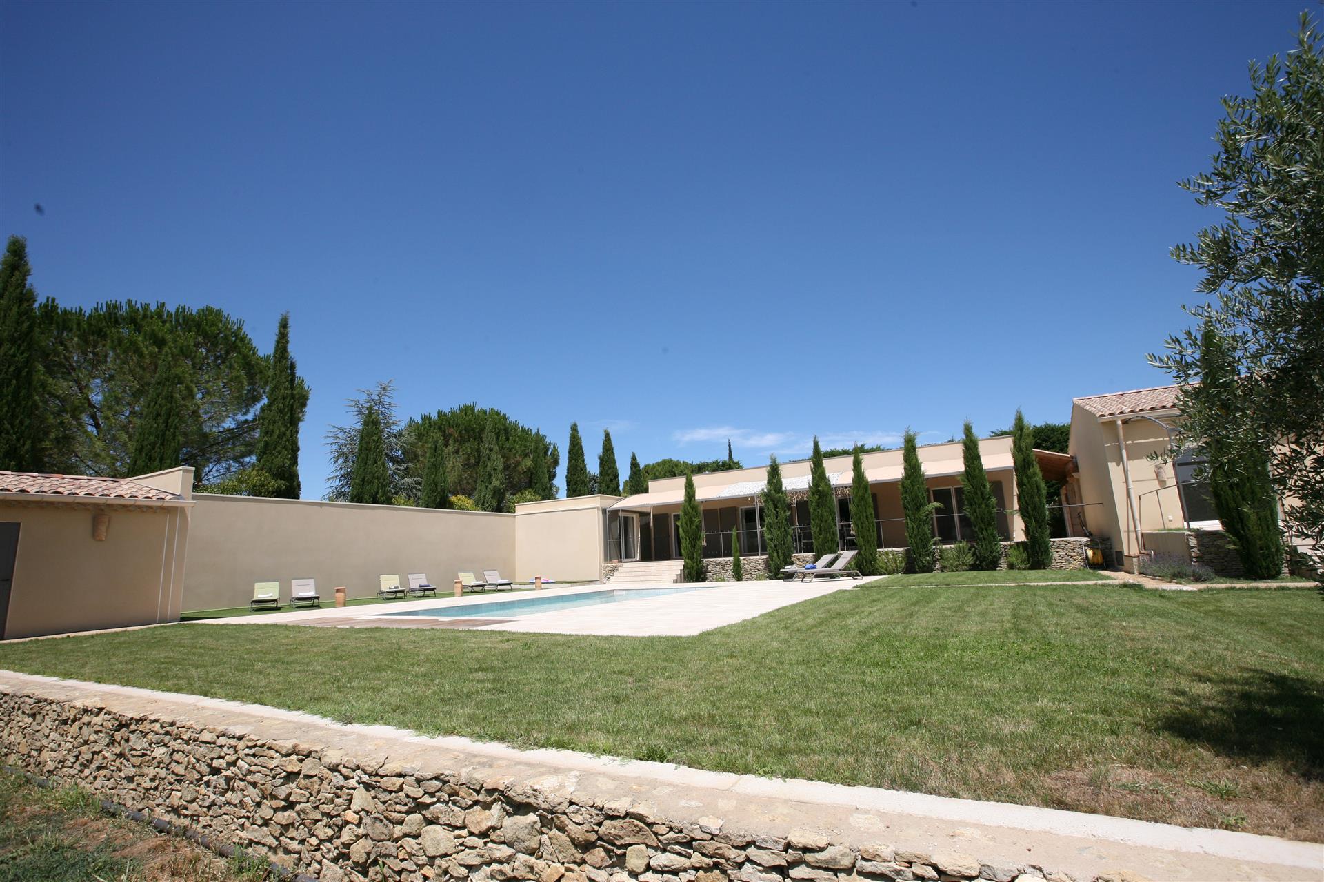 Charmosa propriedade de um andar localizada na cidade de Uzès em uma área procurada