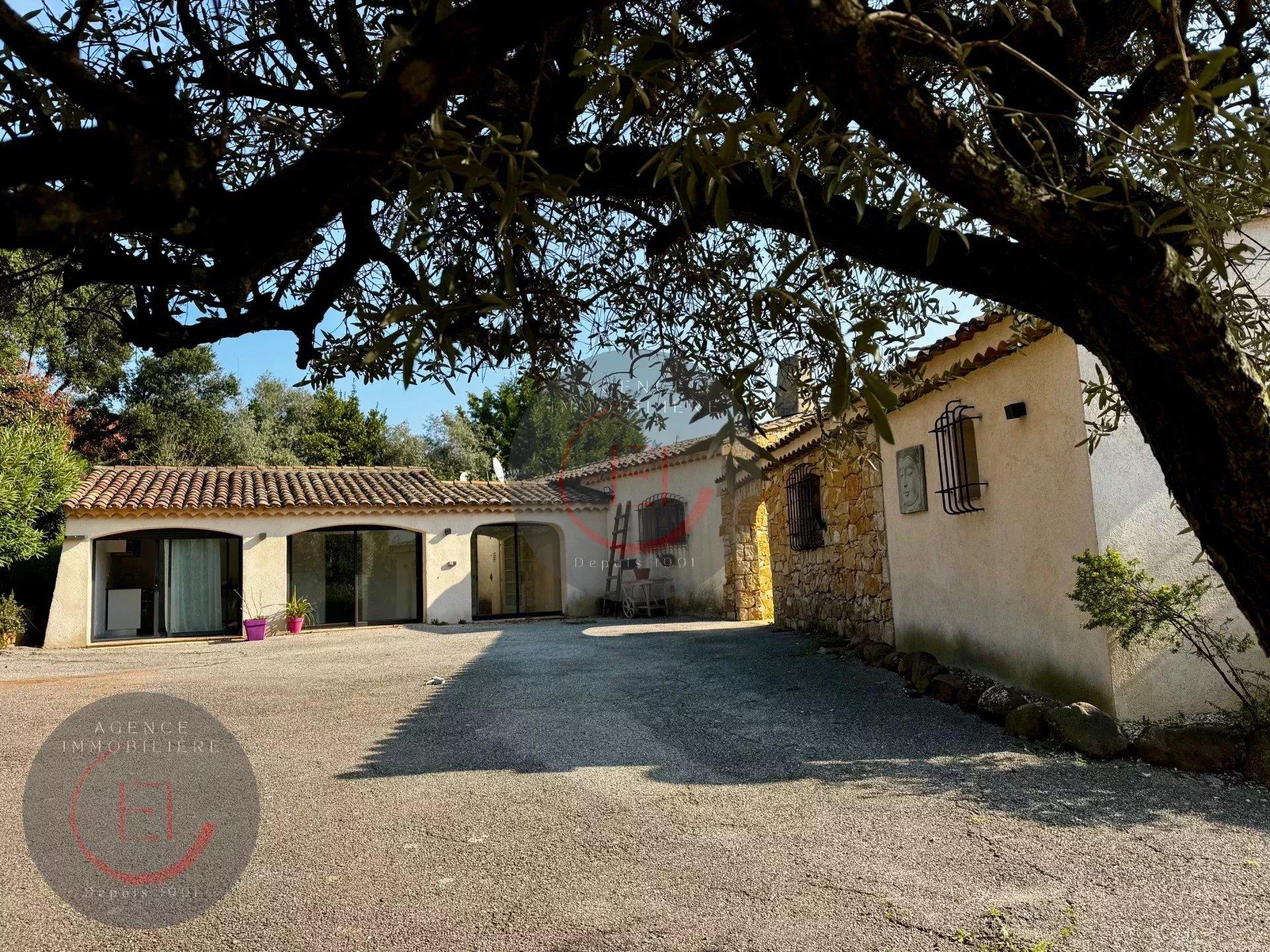 Compra: Vivenda (83600)