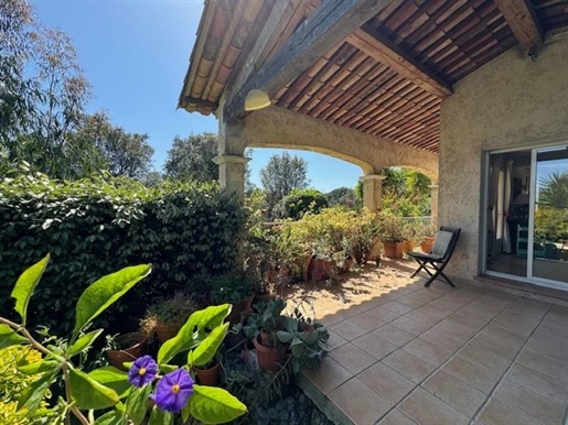 Bastide Nestled In The Greenery Within Walk To Shops!