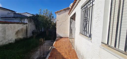 House With Large Land On A Single Floor To Renovate In The Montgri Sector.