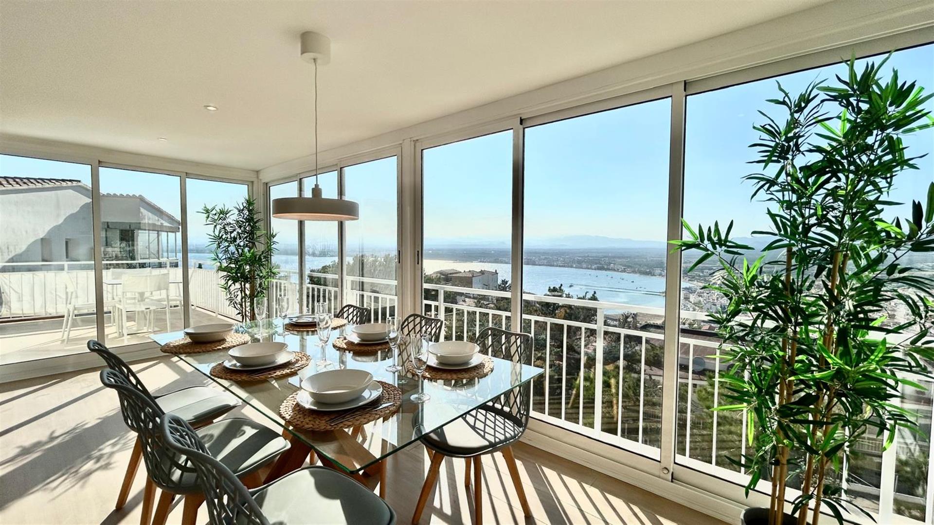 Maison récemment rénovée avec vue spectaculaire sur la baie de Roses