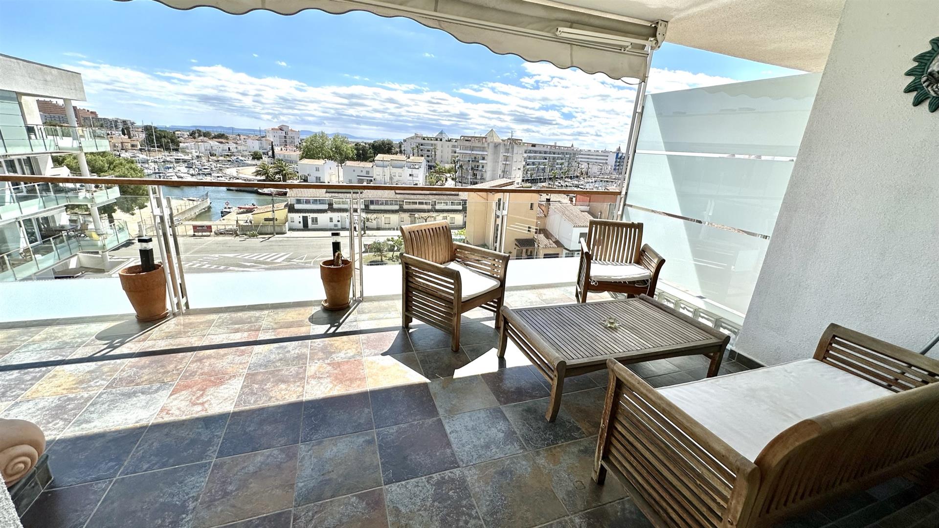 Beautiful two-bedroom penthouse with solarium, pool, and private parking