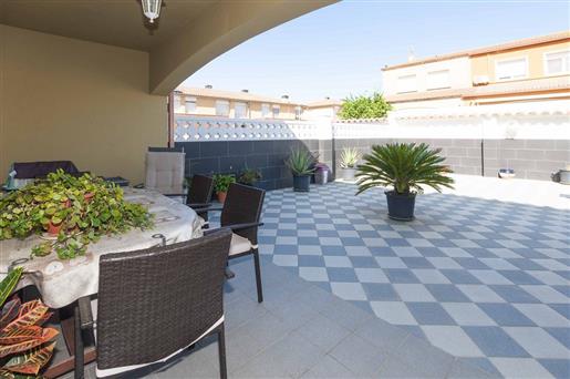 4 Bedroom Townhouse In Castello D'empuries 6Km From The Sea