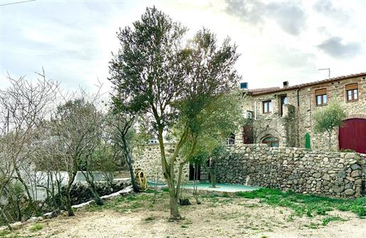 Vilartoli - Casa rustica con encanto con piscina a 30min del mar