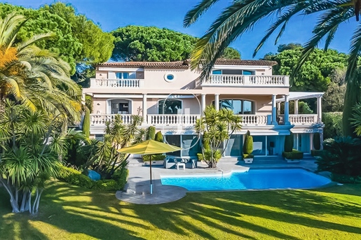 Villa à vendre à Ramatuelle avec vue mer panoramique