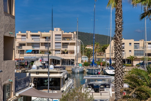 Flat for sale on the port of Bormes-les-Mimosas