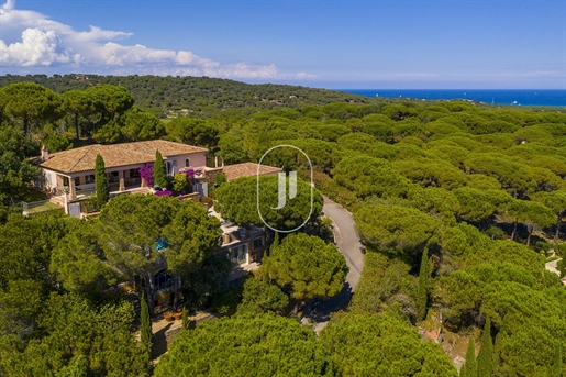 Provençal villa with panoramic view for sale in the Ramatuelle c