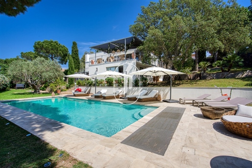 Modern, renovated villa for sale in the Pampelonne district