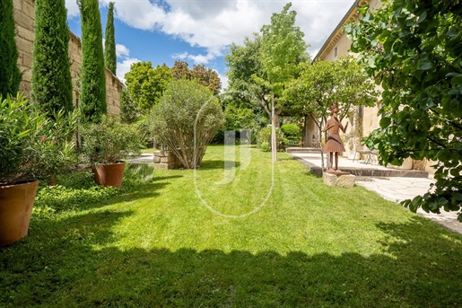 Exceptional property, for sale, with garden and pool , proche d'