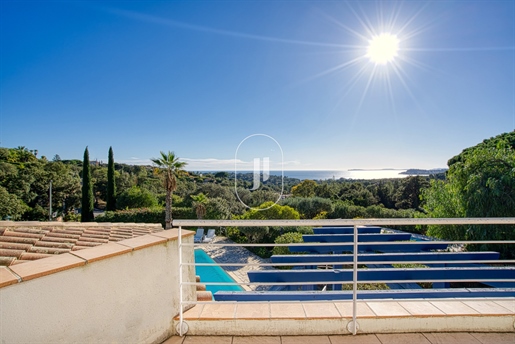 Modern villa with panoramic sea view for sale in La Croix Valmer