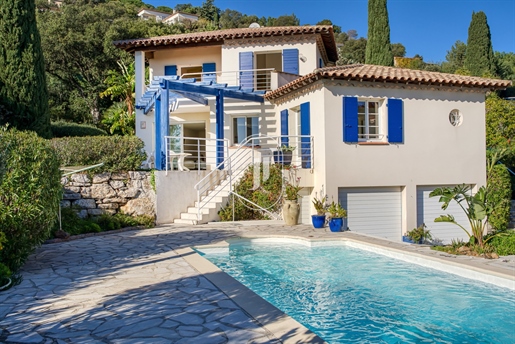 Modern villa with panoramic sea view for sale in La Croix Valmer
