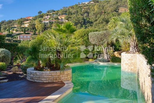 Provençal villa with sea view for sale in La Londe-les-Maures