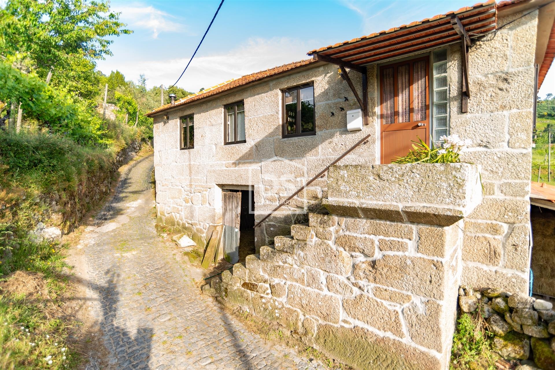 House T3 Sell in Ferreiros de Tendais,Cinfães