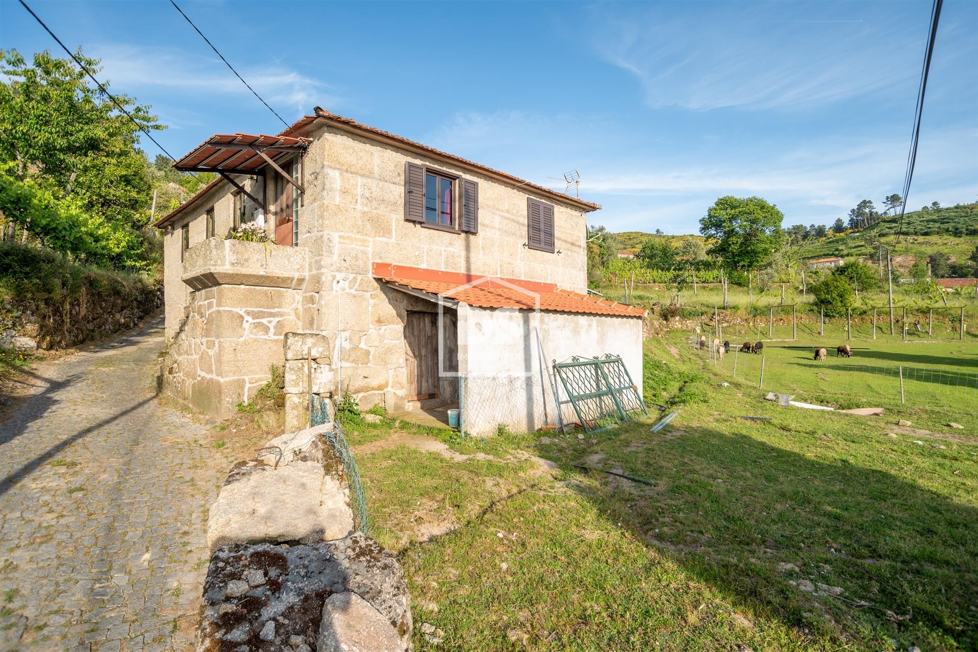 House T3 Sell in Ferreiros de Tendais,Cinfães
