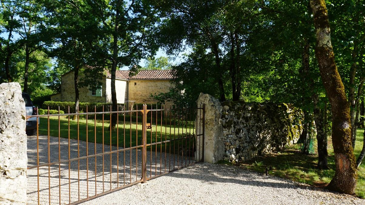 Beautiful rural property with outbuildings and 7 hectares of land