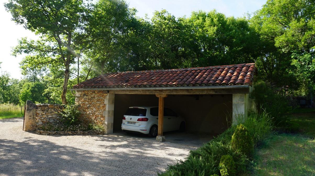 Beautiful rural property with outbuildings and 7 hectares of land