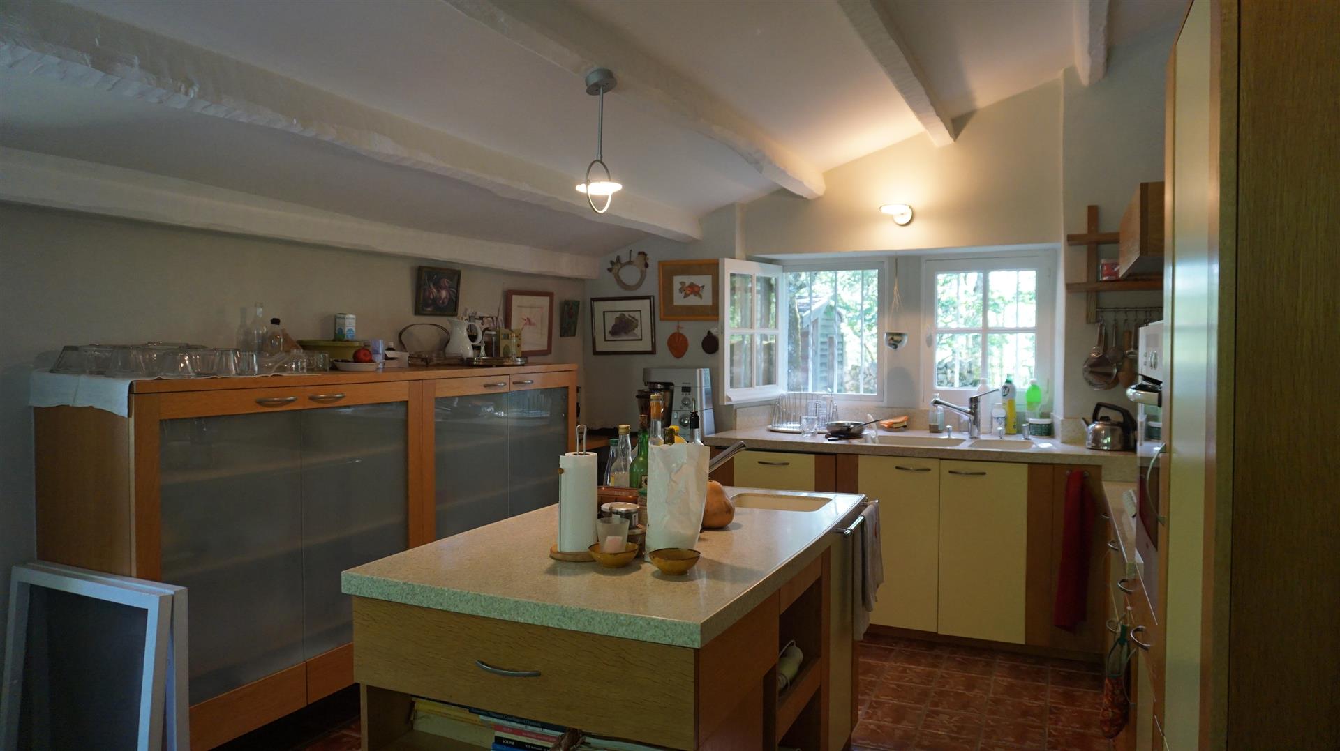 Beautiful rural property with outbuildings and 7 hectares of land