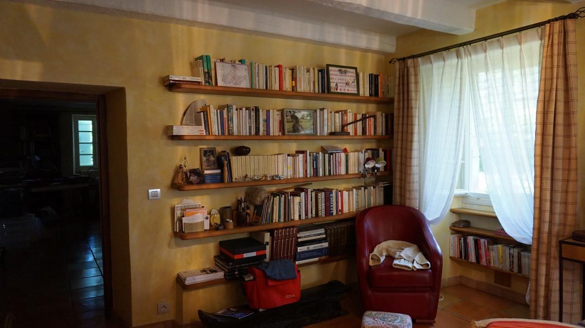 Beautiful rural property with outbuildings and 7 hectares of land
