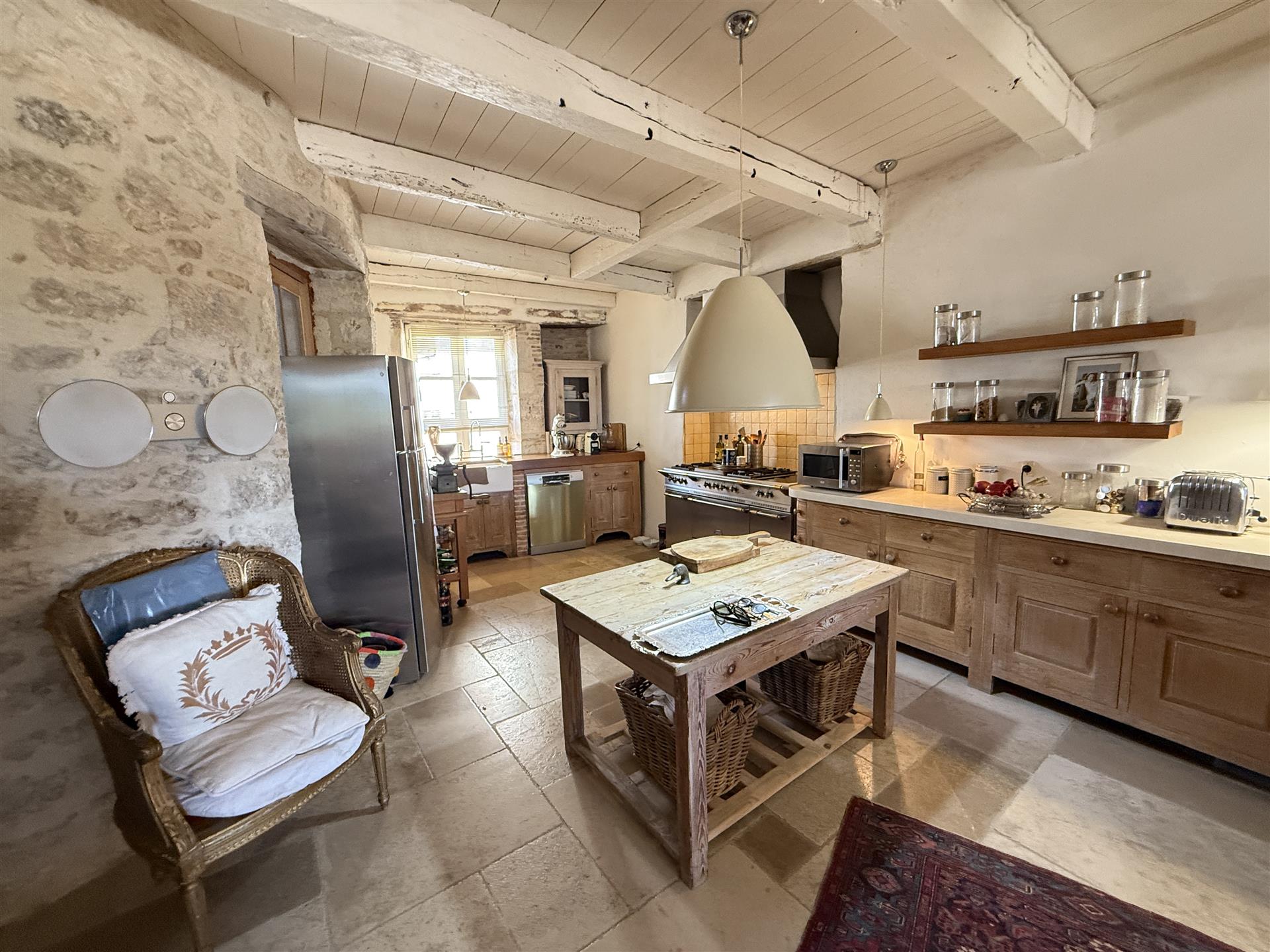 Residence of character dating from the fourteenth century located in the heart of a charming village