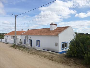 Pieni maatila Alentejossa, Portugalissa, 2 659 m2 (0,66 hehtaaria) ja talo