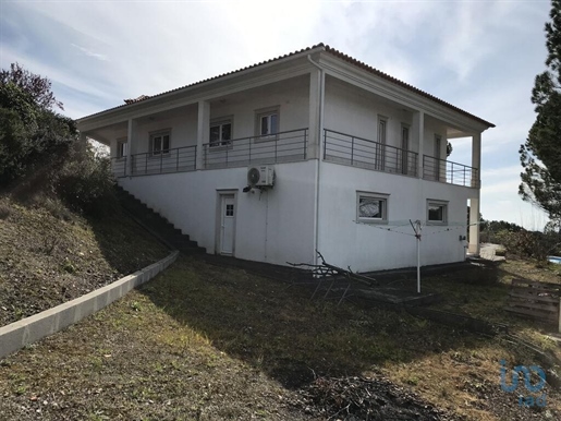 Maison de village T5 à Santarém de 706,00 m²