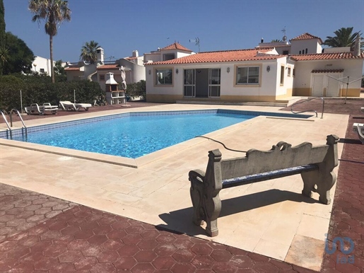 House with 5 Rooms in Faro with 460,00 m²