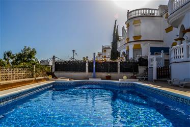 Casa con piscina y apartamento de invitados